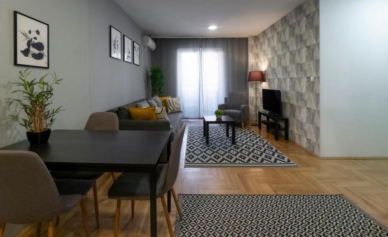 Central Fenix Apartment - Free Private Parking-Fast Wi-Fi Novi Sad Bagian luar foto
