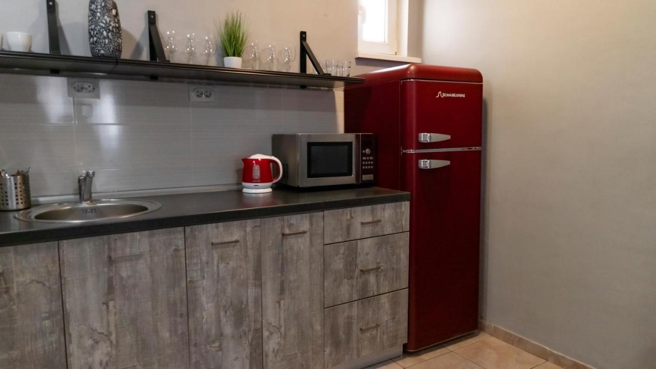 Central Fenix Apartment - Free Private Parking-Fast Wi-Fi Novi Sad Bagian luar foto