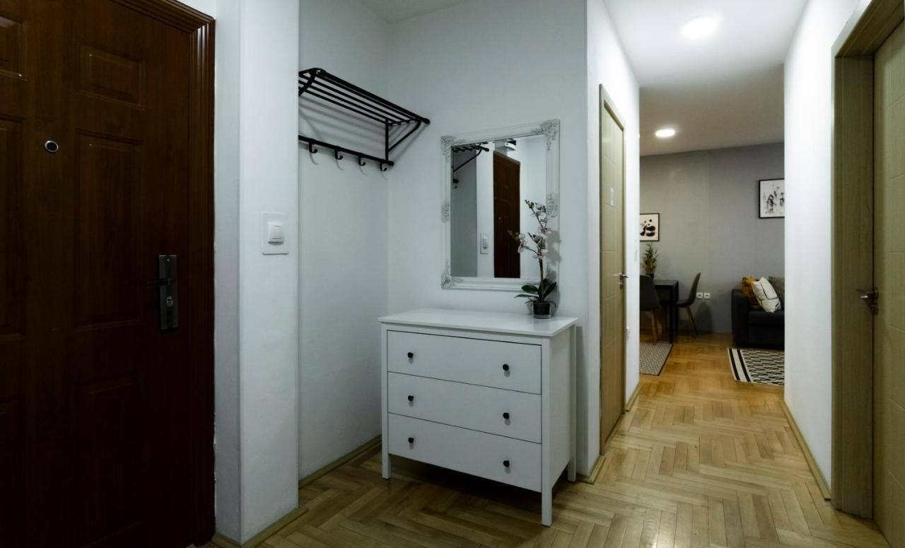 Central Fenix Apartment - Free Private Parking-Fast Wi-Fi Novi Sad Bagian luar foto