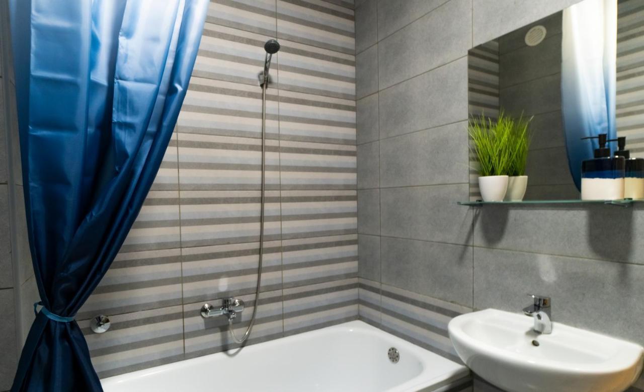 Central Fenix Apartment - Free Private Parking-Fast Wi-Fi Novi Sad Bagian luar foto