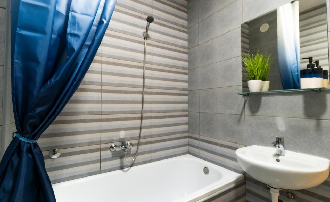 Central Fenix Apartment - Free Private Parking-Fast Wi-Fi Novi Sad Bagian luar foto